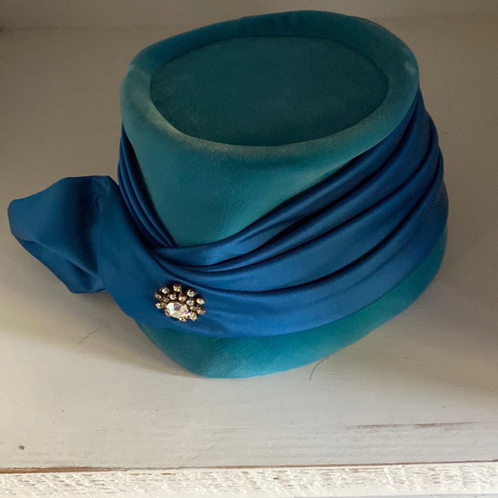 Teal and blue Gene Doris of New York vintage velvet hat